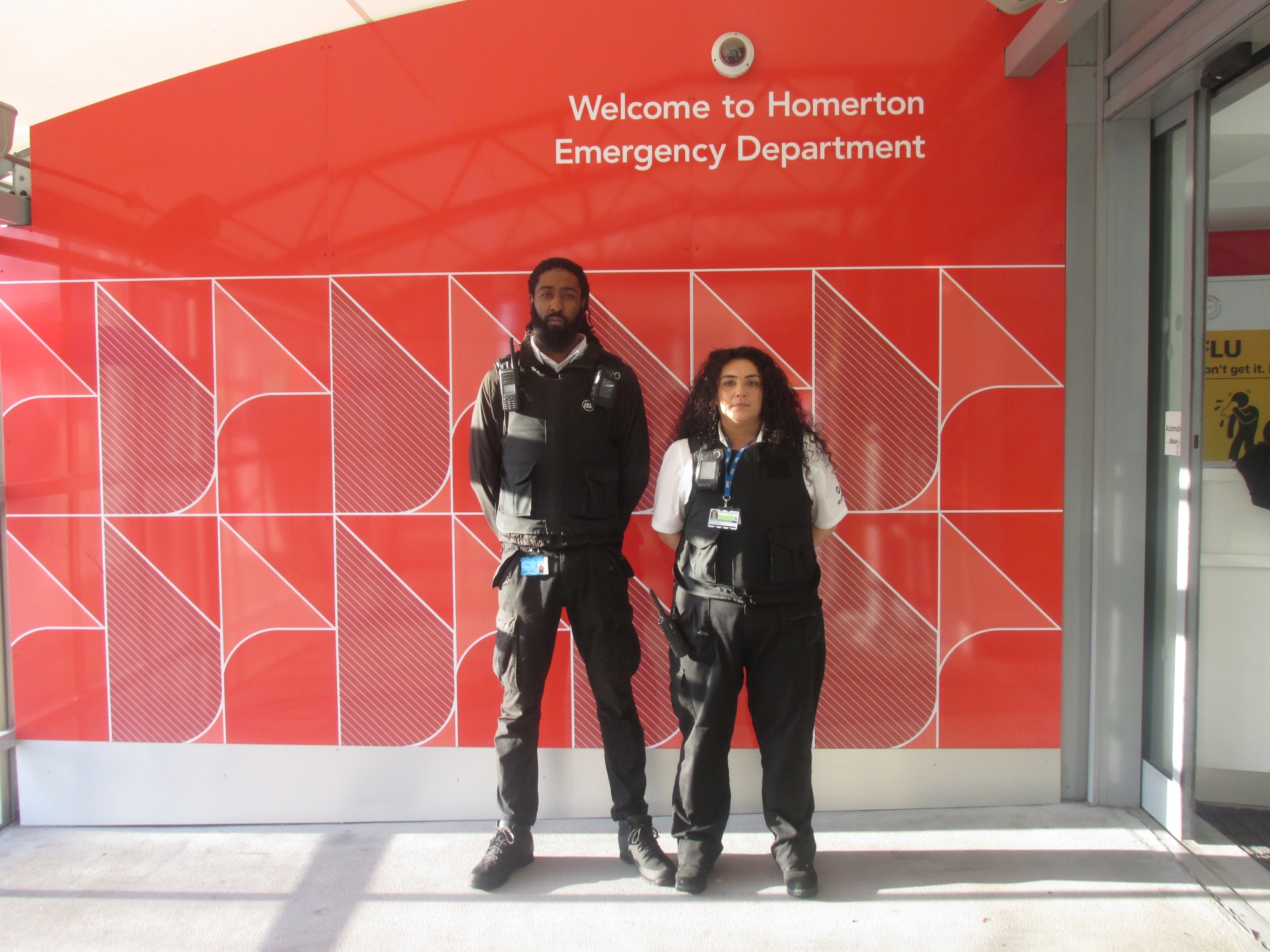 Sicherheitspersonal mit NetCo Body-Cam im Krankenhaus