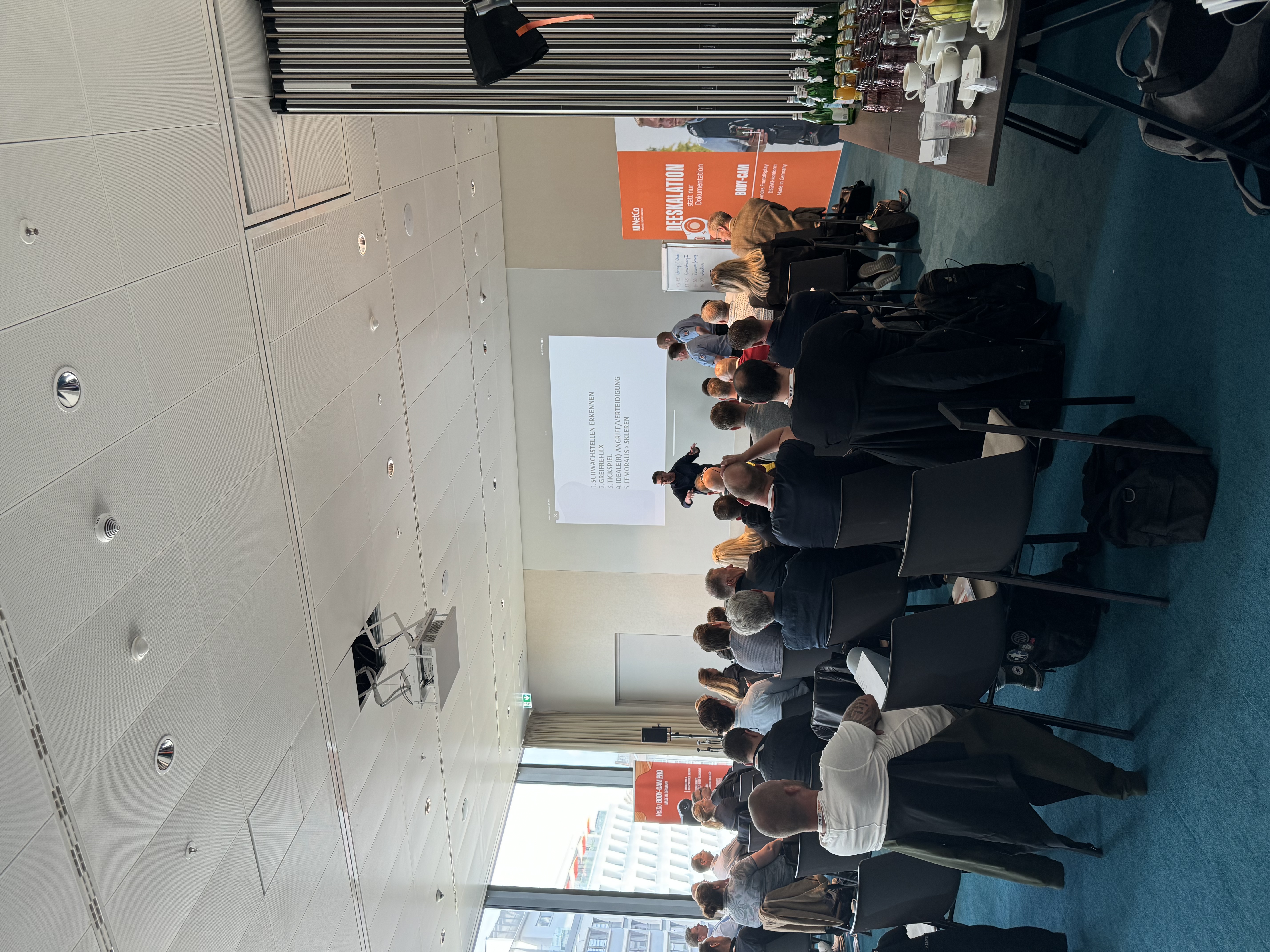 Conferencia sobre cámaras corporales en red