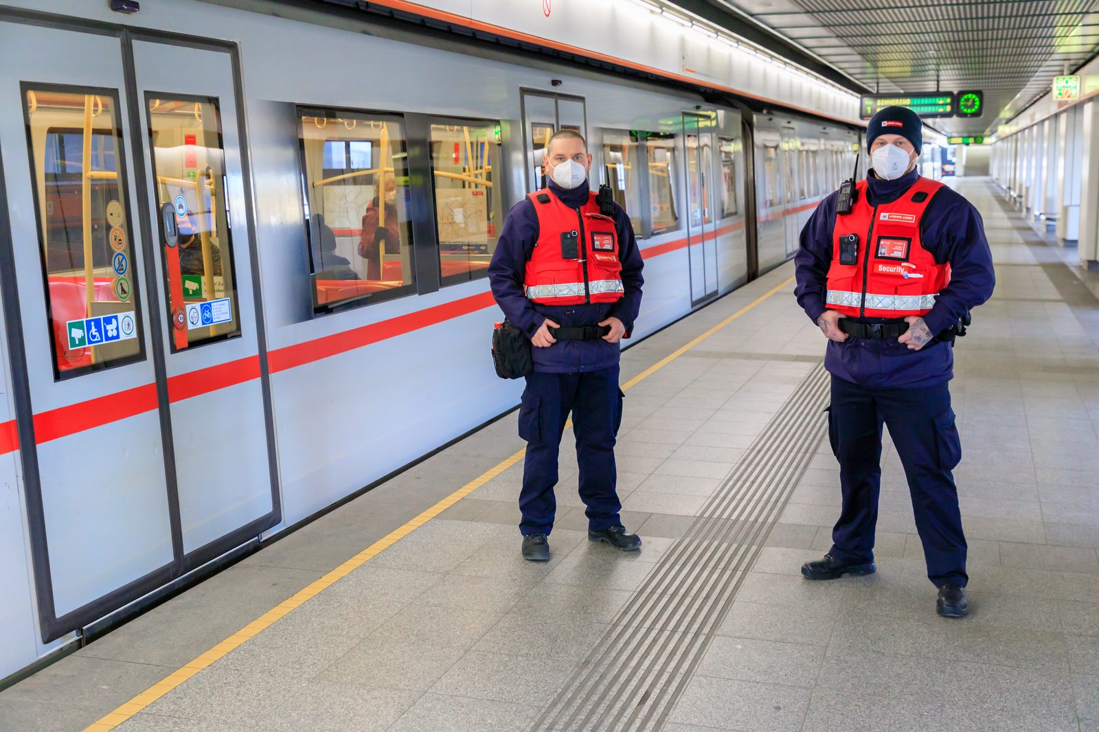 Wiener Linien Sicherheitspersonal mit Body-Cam